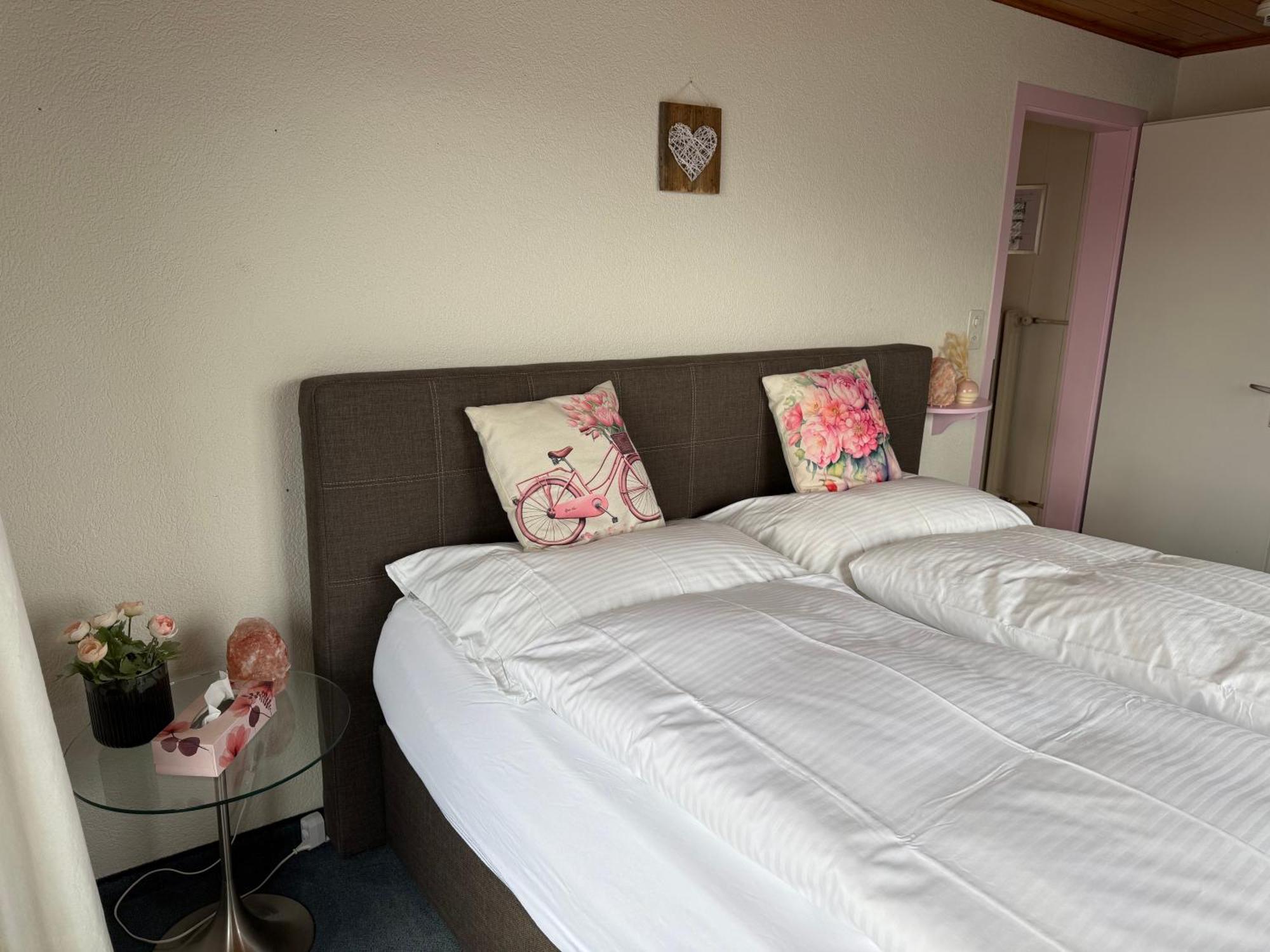 Eva'S Seeblick Krattigen Room photo